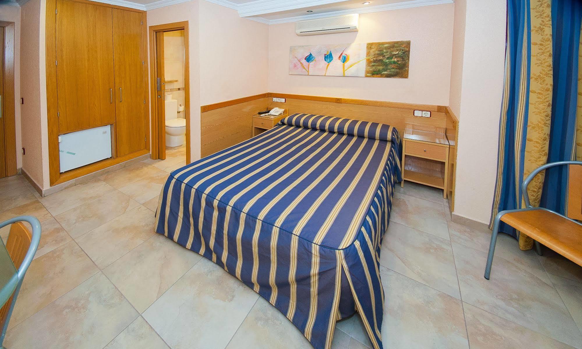 Hostal Viky Madrid Exterior foto