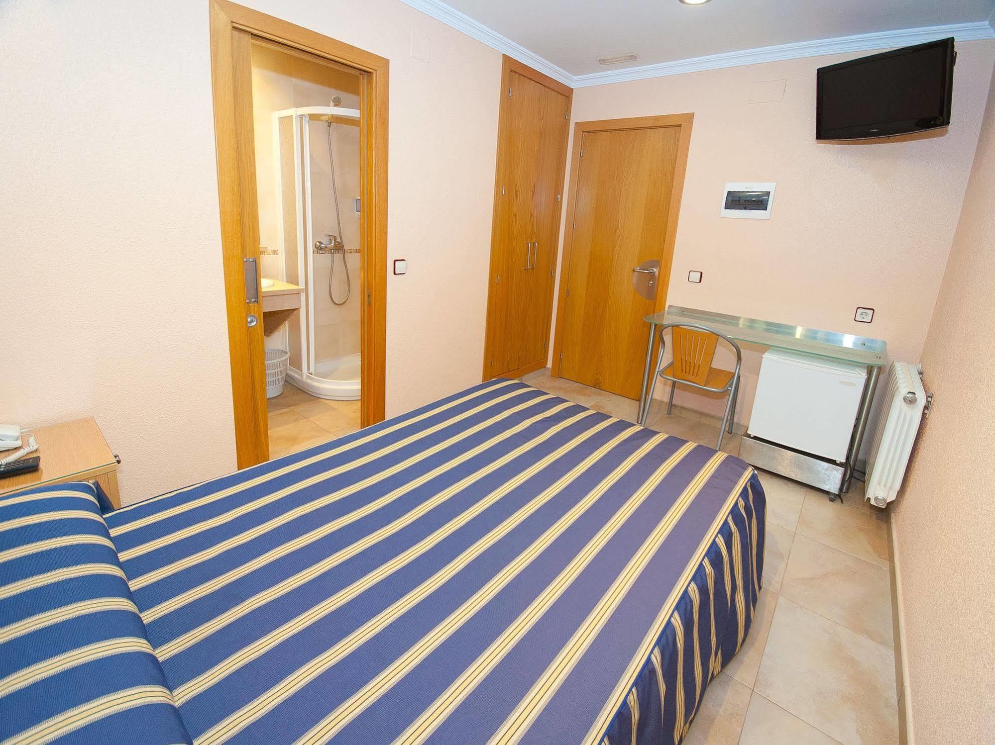 Hostal Viky Madrid Exterior foto