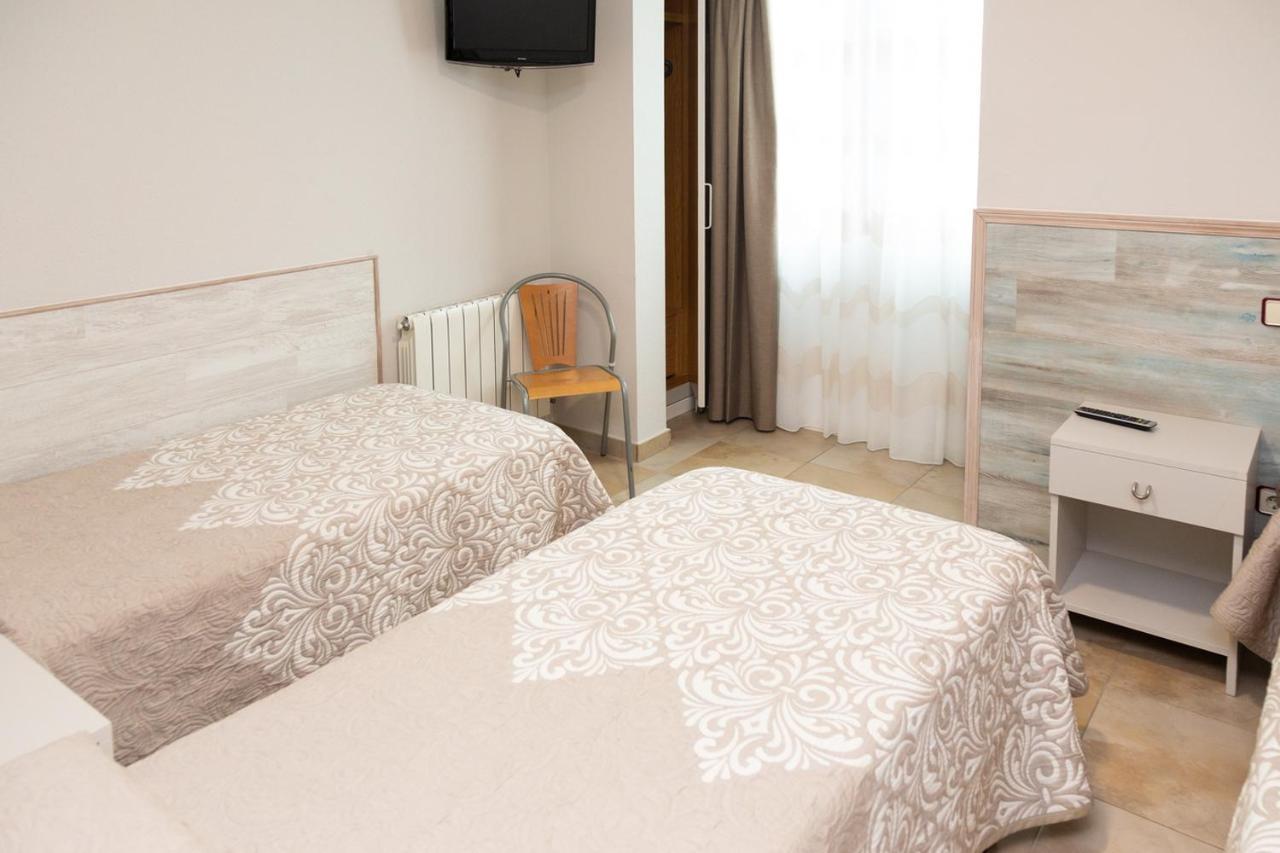 Hostal Viky Madrid Exterior foto