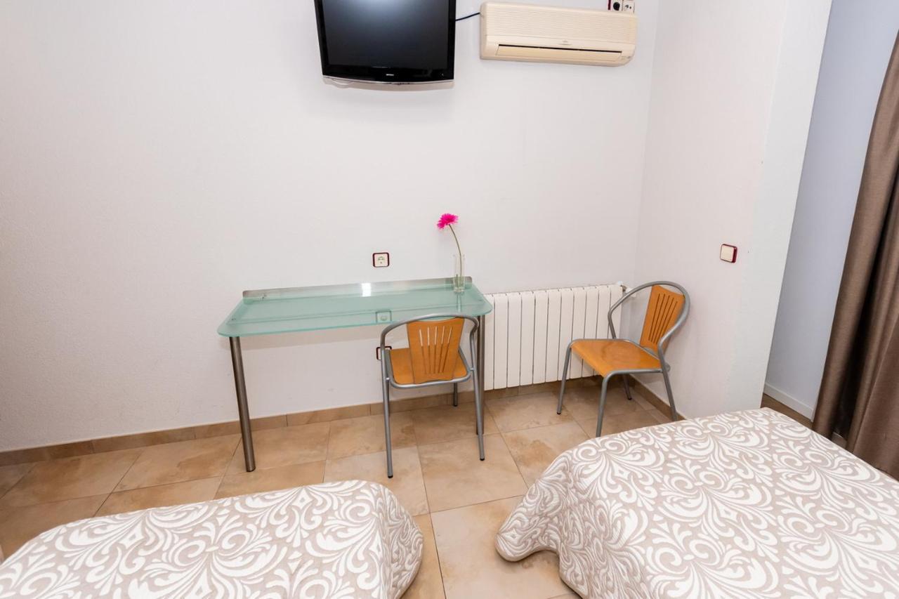 Hostal Viky Madrid Exterior foto
