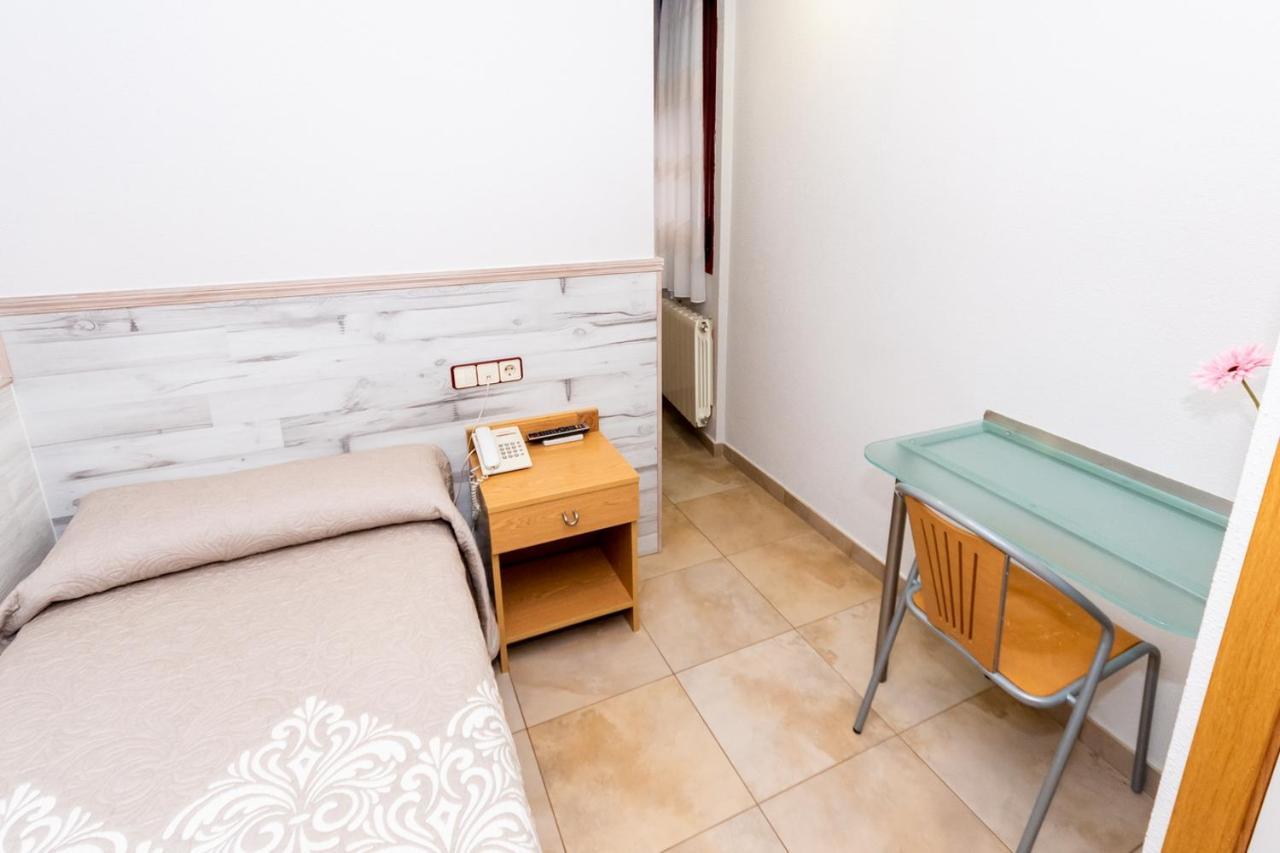 Hostal Viky Madrid Exterior foto
