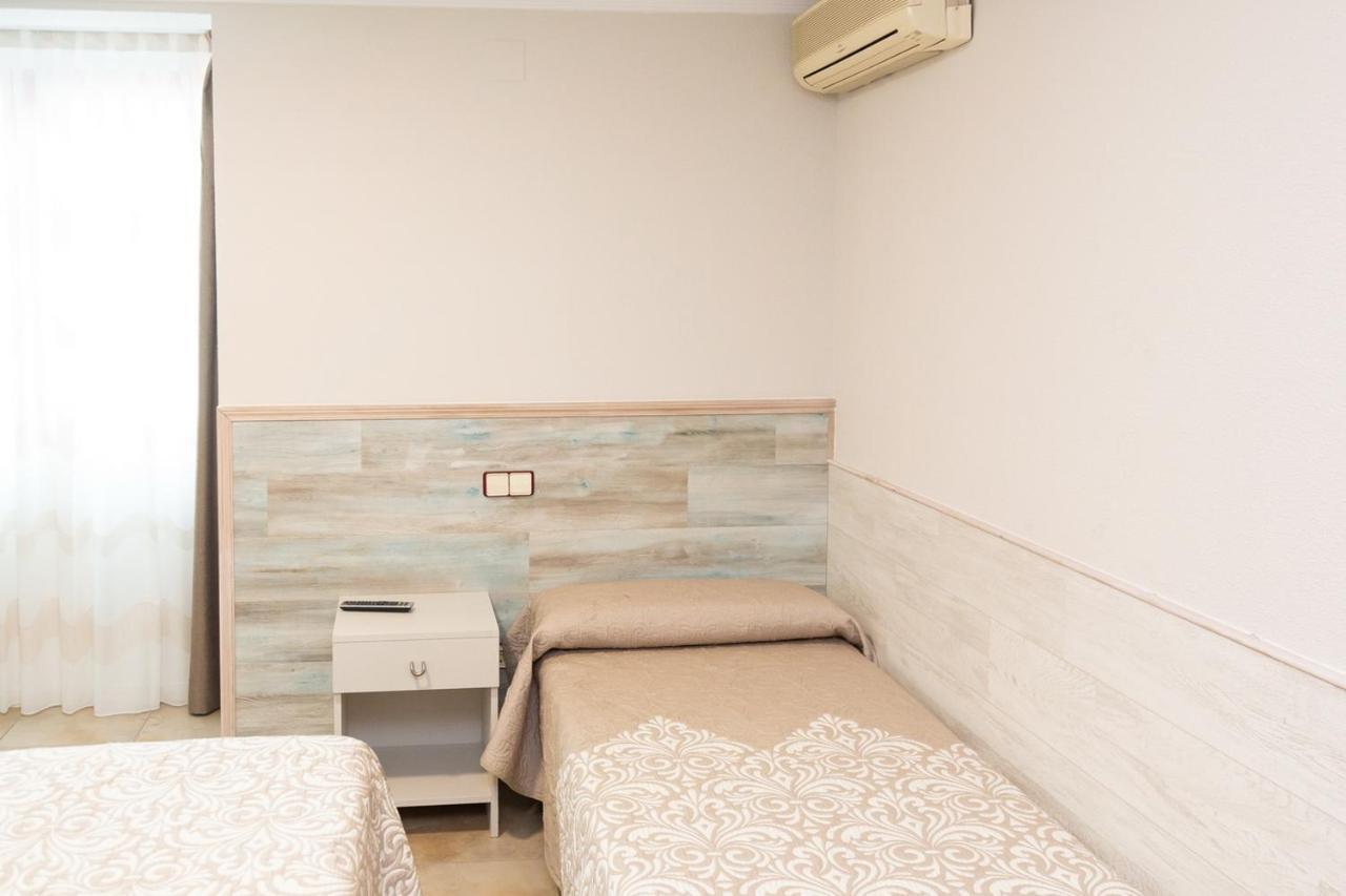 Hostal Viky Madrid Exterior foto