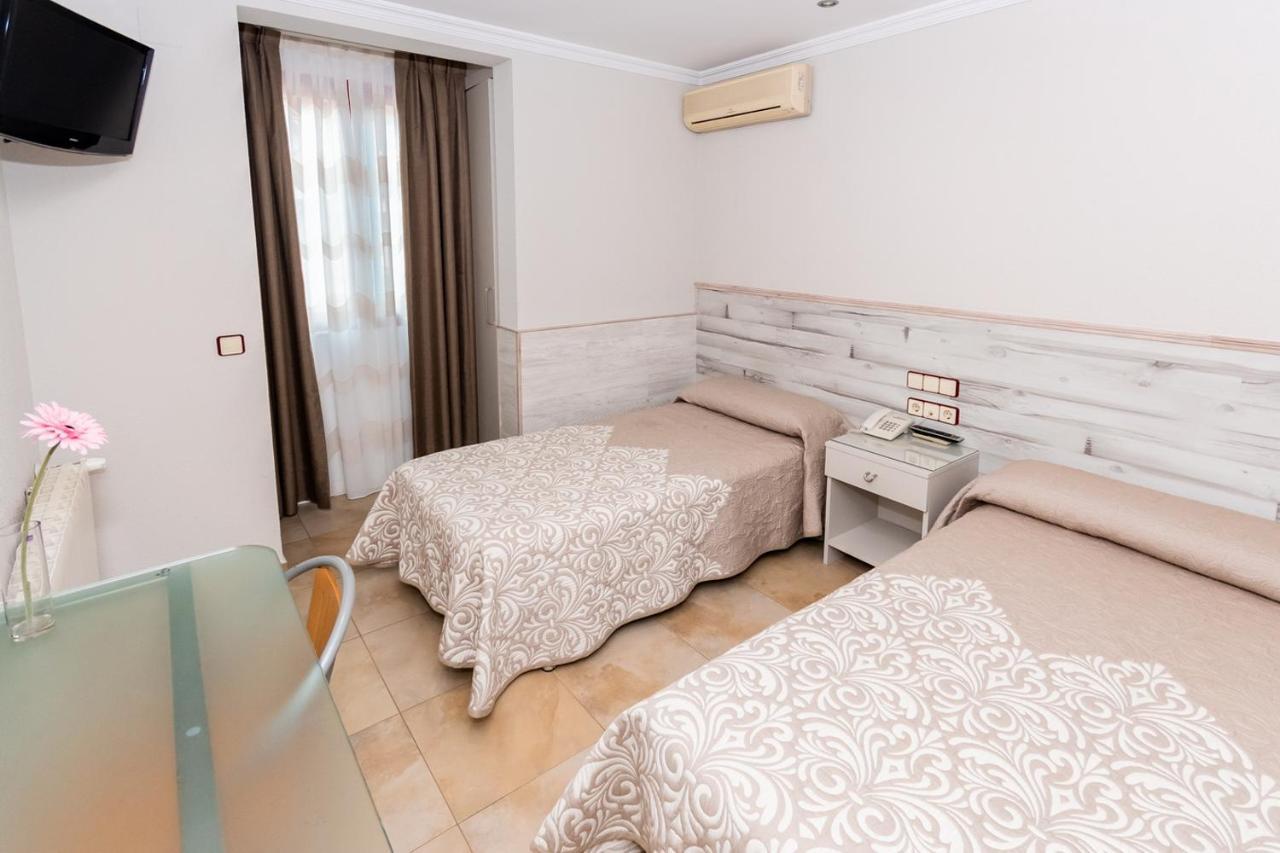 Hostal Viky Madrid Exterior foto
