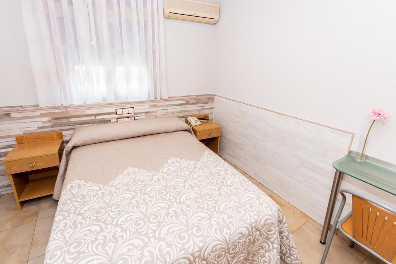 Hostal Viky Madrid Exterior foto