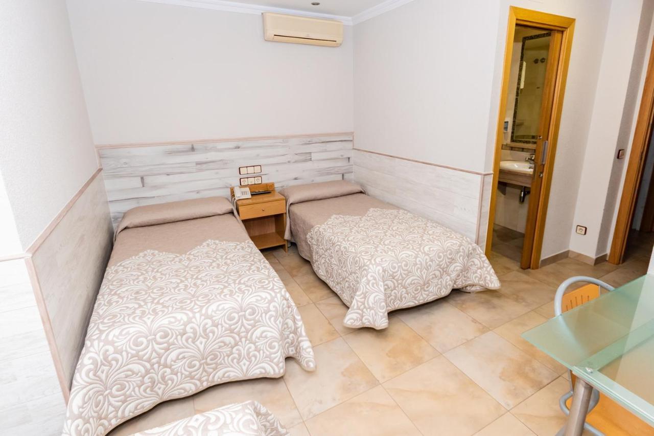 Hostal Viky Madrid Exterior foto