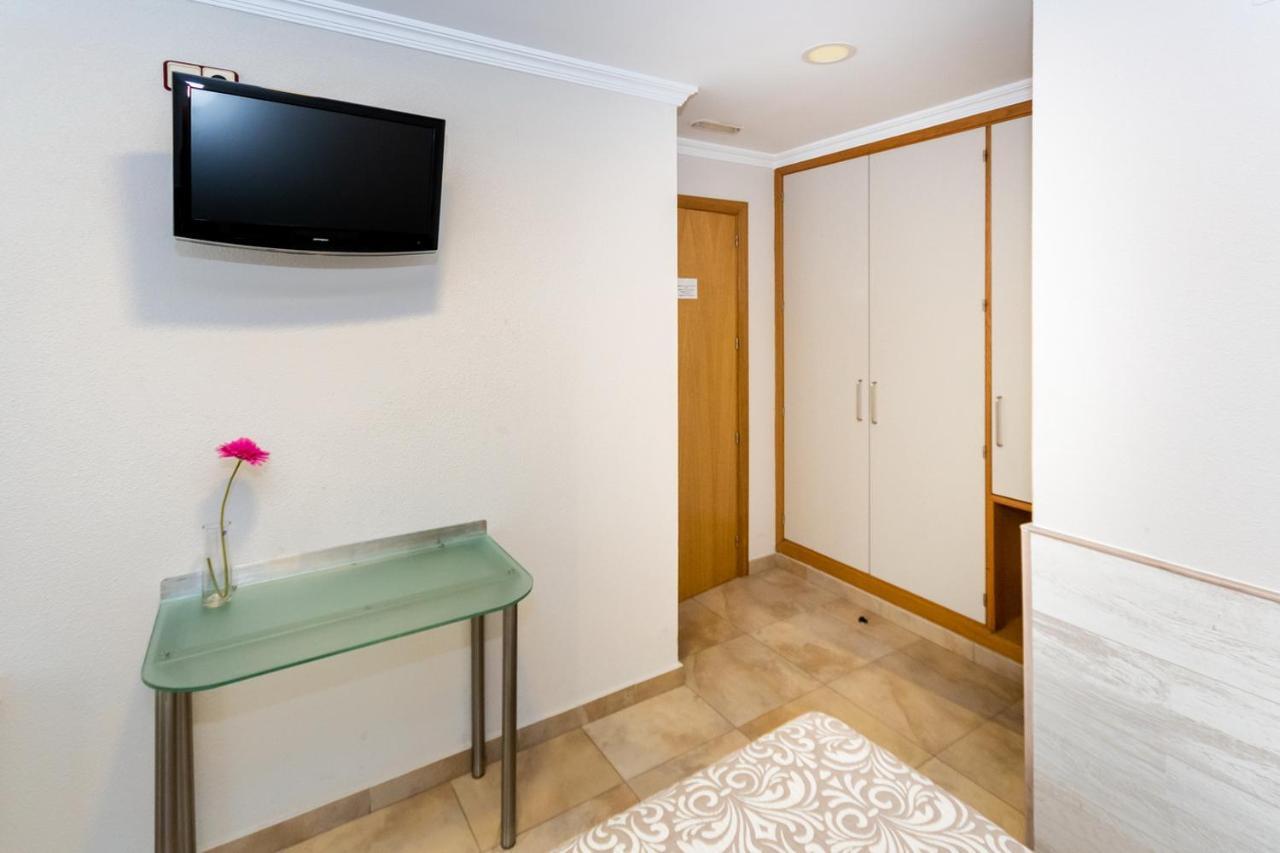 Hostal Viky Madrid Exterior foto