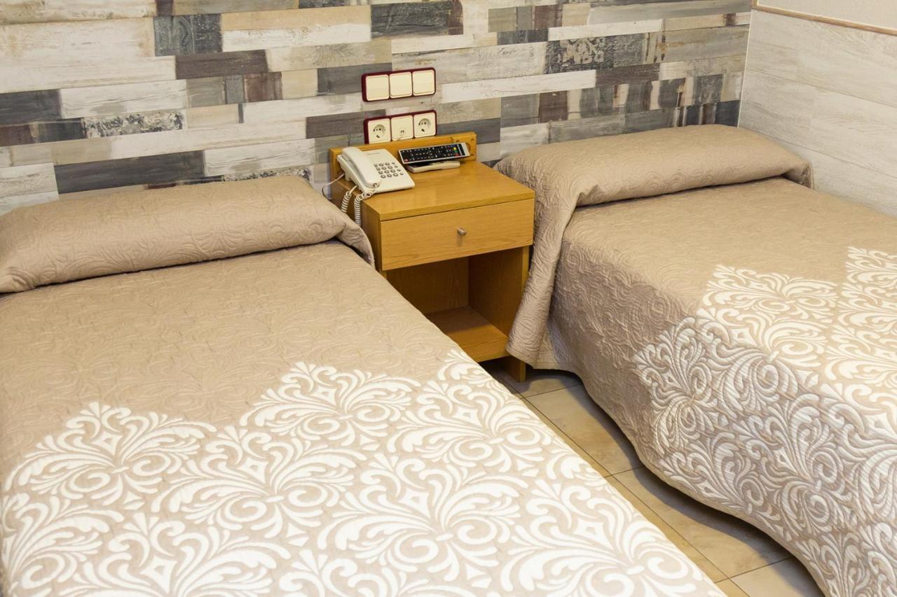 Hostal Viky Madrid Exterior foto