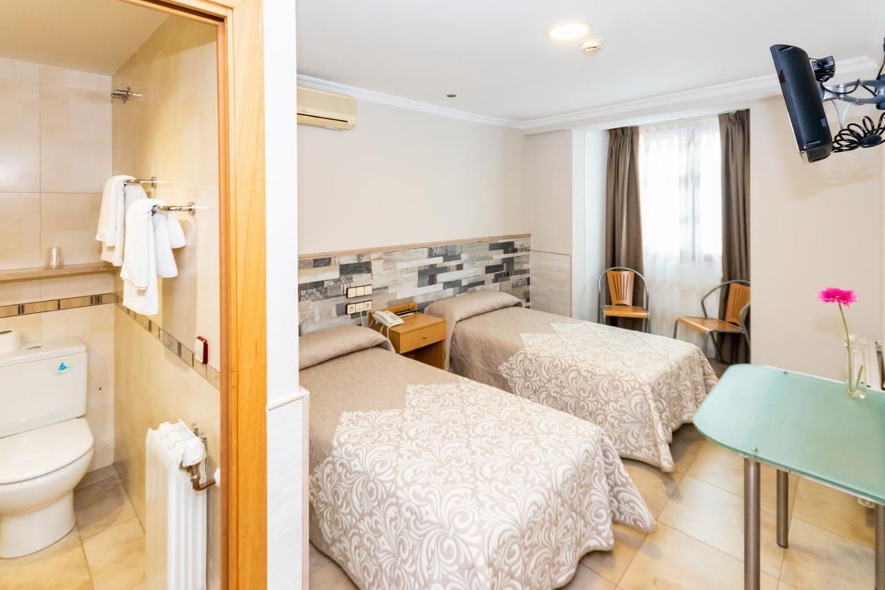 Hostal Viky Madrid Exterior foto