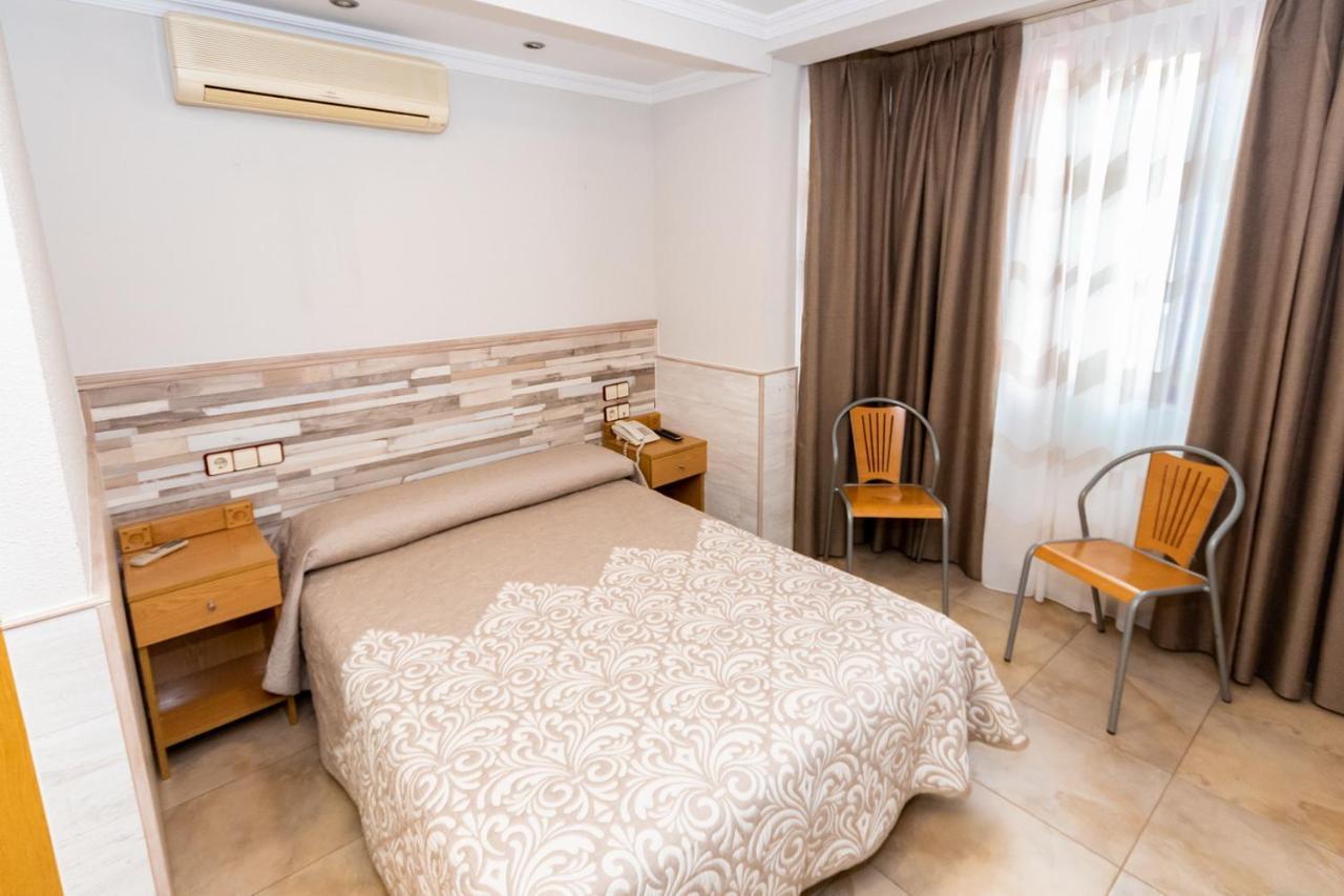 Hostal Viky Madrid Exterior foto