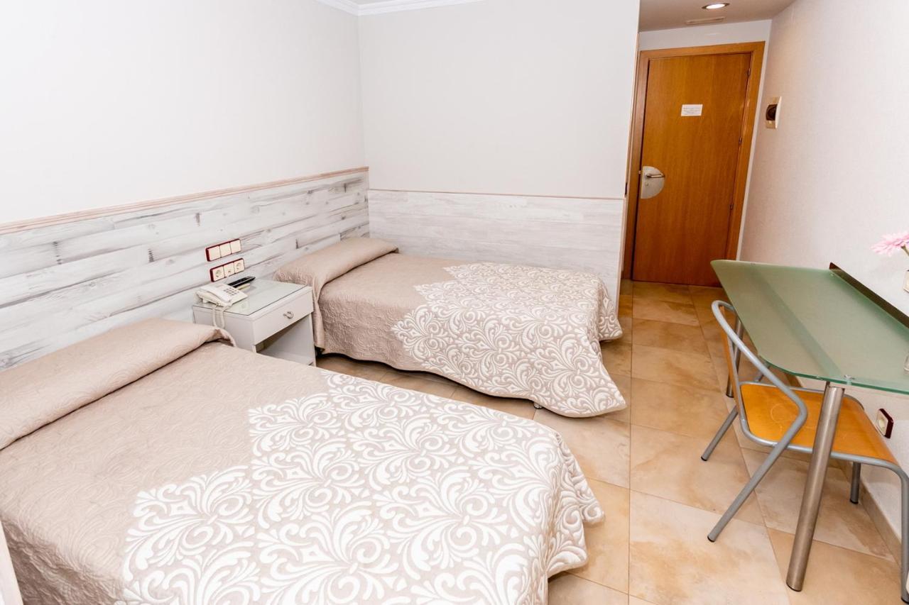 Hostal Viky Madrid Exterior foto
