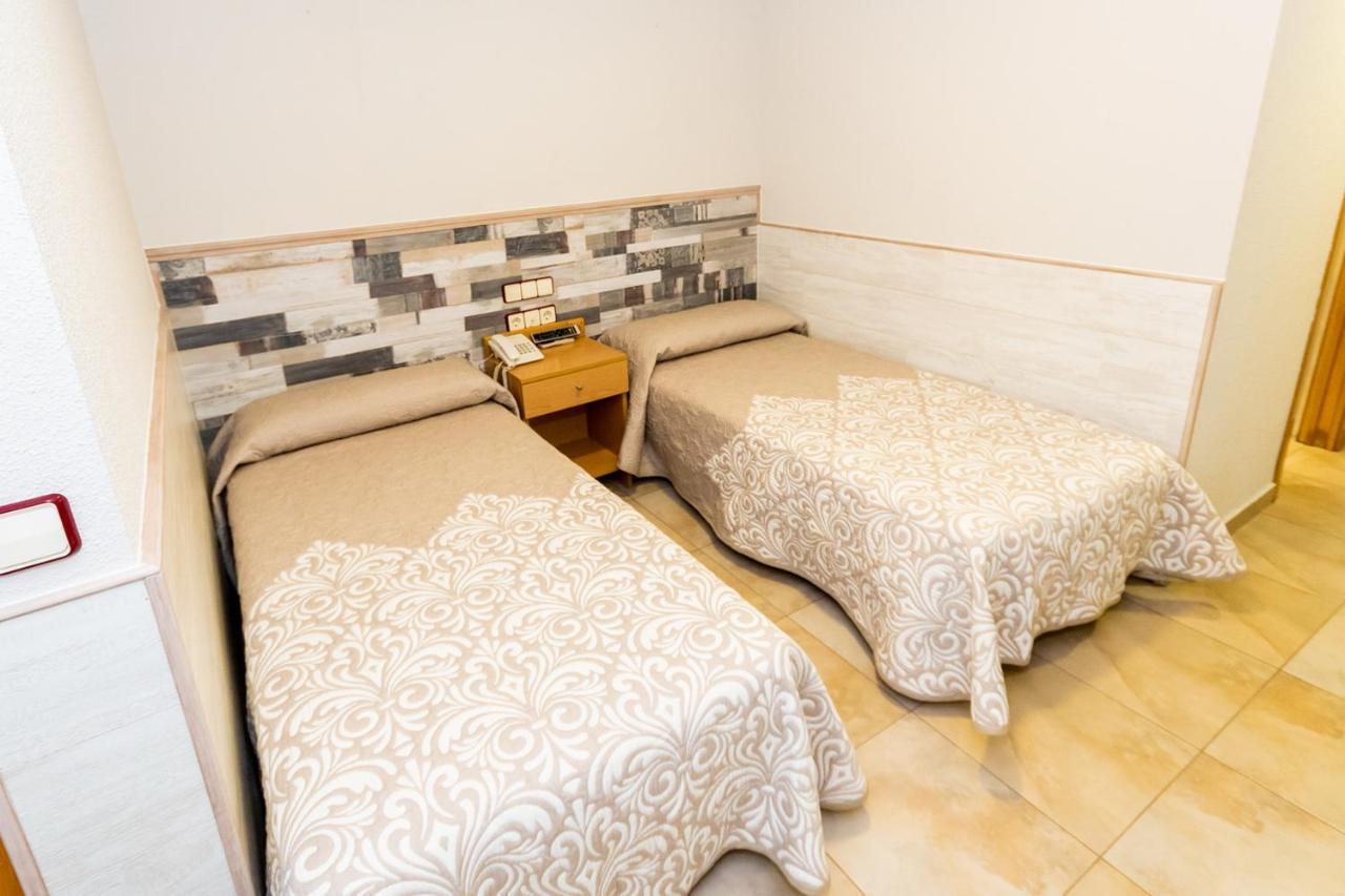 Hostal Viky Madrid Exterior foto