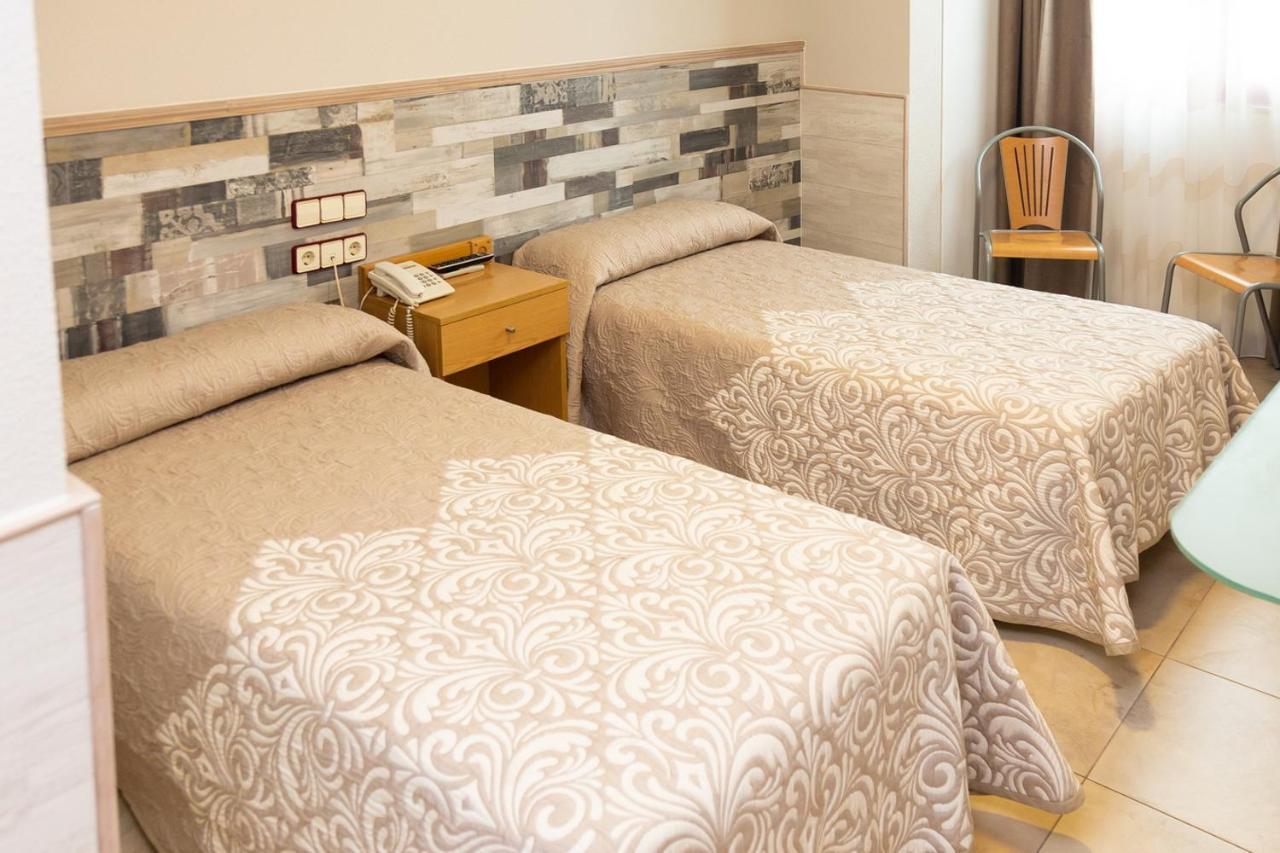 Hostal Viky Madrid Exterior foto