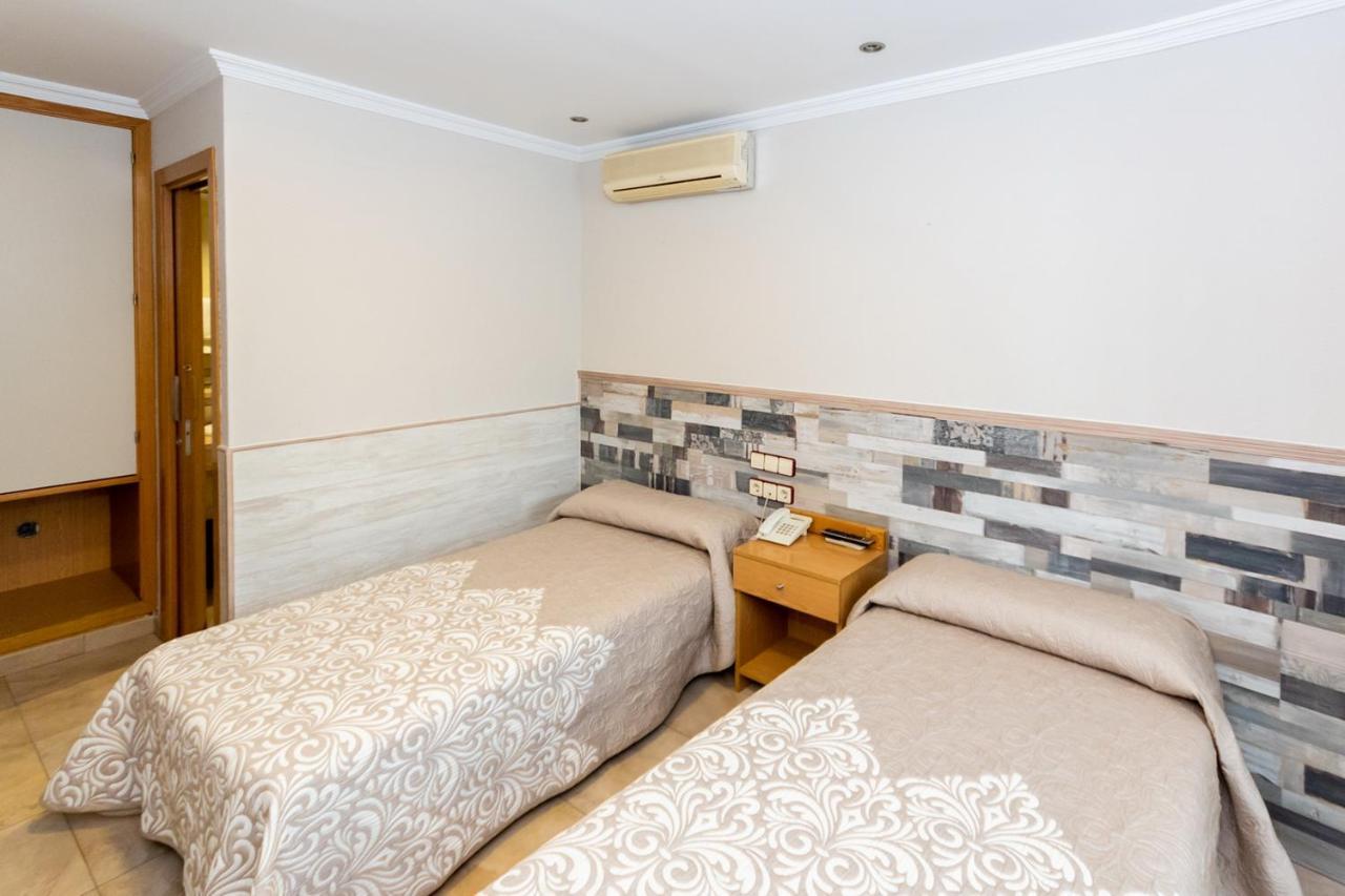 Hostal Viky Madrid Exterior foto